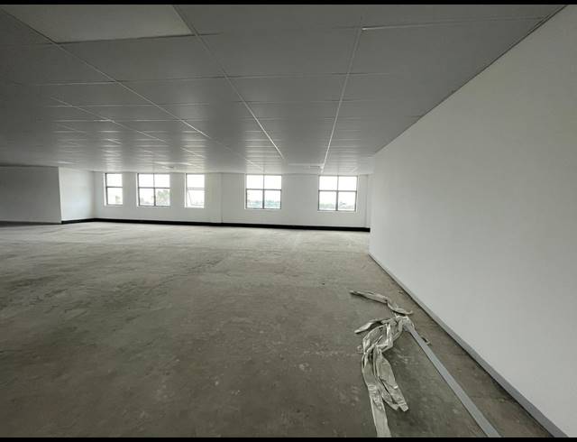 583M² OFFICE TO LET IN BRYANSTON